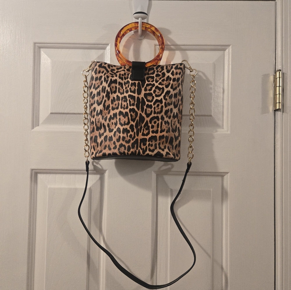 Leopard Print Women's Bag with Gold Chain Shoulder Strap - Picture 3 of 6